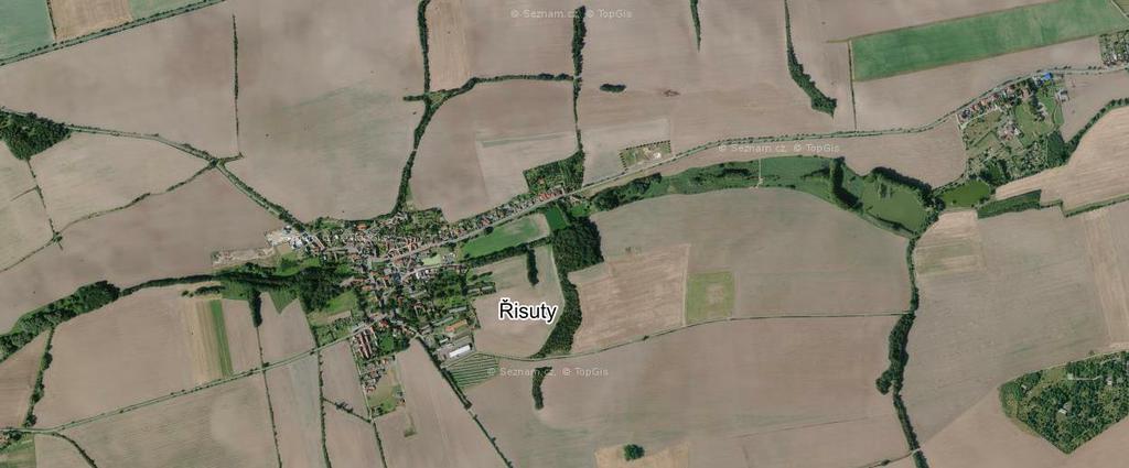 usměrňuje povrchový odtok do jednoho místa. Na každé lokalitě je vždy vedle sebe několik ploch se sledovanou plodinou a referenční plocha udržovaná jako úhor. 3.1.