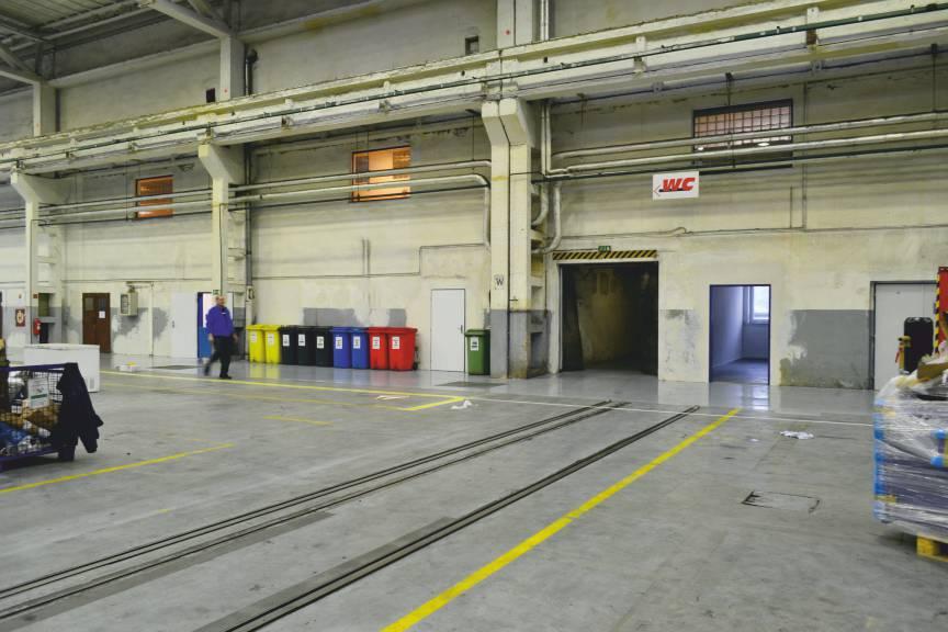 Montáž a těžká mechanika Horizont 259 - strana 6 Montáž a těžká mechanika Hned při vstupu do haly montáže a těžké mechaniky směrem od těžké montážní haly narazíte na dvě zajímavá pracoviště.