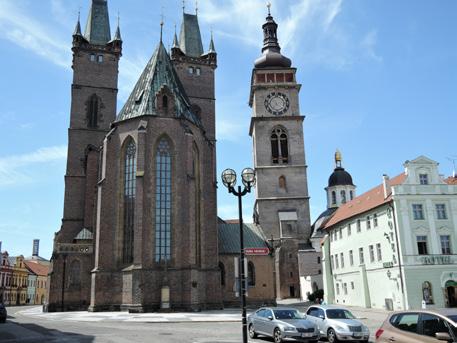 SPOLUPRACUJÍCÍ OBCE A JEJICH PROJEKTY prožívají převážně senioři nebo osoby se zdravotním postižením, jedná se o pomoc a podporu při zajištění různých služeb péče a s tím spojeného příspěvku na péči,