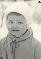 [4] Kam jste chodila do školy a školky? Do školky jsem nechodila, měli jsme takovou "školku" doma a do školy jsem chodila od 1. do 5. třídy v Horních Štěpanicích a dále následně do Jilemnice.