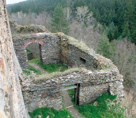 V roce 2011 byl proveden největší objem prací, které se kromě severního paláce týkaly všech částí hradní zříceniny.