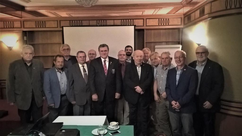 Vystudoval Vysokou školu ekonomickou v Banské Bystrici, obor cestovní ruch, následně s přestávkami na této škole působil 17 let jako pedagog. V 90.