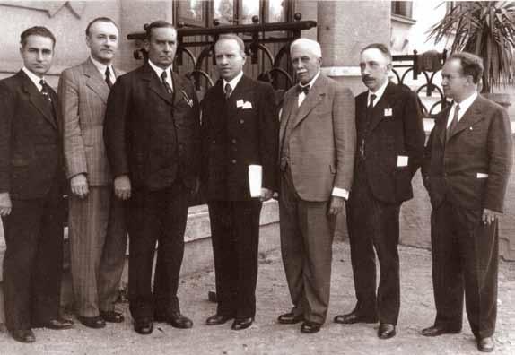 Titulní strana časopisu Napredna misel. Naslovnica revije Napredna misel. Rostohar jako podporučík během první světové války. Rostohar kot podporočnik med prvo svetovno vojno.
