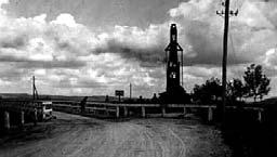 Nedokončený most přes dálnici u obce Lysice (1999)