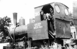 i šest parních rypadel značky Menck & Hambrock (fotografie 8) a dále parní lokomobily a parní válce.