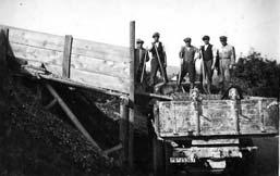 Kronika a pamětní knihy Velkých Opatovic a Biskupic: Na jaře roku 1939 bylo započato se stavbou dálnice (autostrády) Vratislav Vídeň. V blízkosti dálnice byly rozesety tábory k ubytování dělníků.
