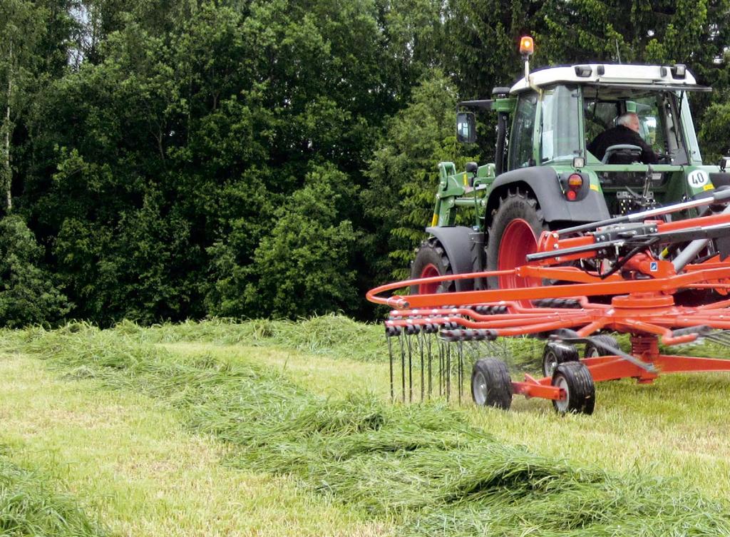 GA 8731 9531 ŠEST KOL NA ROTOR VE STANDARDNÍ VÝBAVĚ ROBUSTNOST SPOJENÁ S KOMFORTEM Jistě oceníte vyšší komfort shrnovačů GA 8731 a GA 9531.