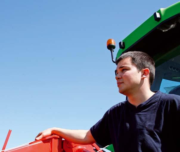 dvou řádků a pracovní záběr - nastavení optimálního pracovního záběru - nové převodovky MASTER DRIVE GIII - vysoká světlá výška pro přejíždění řádků