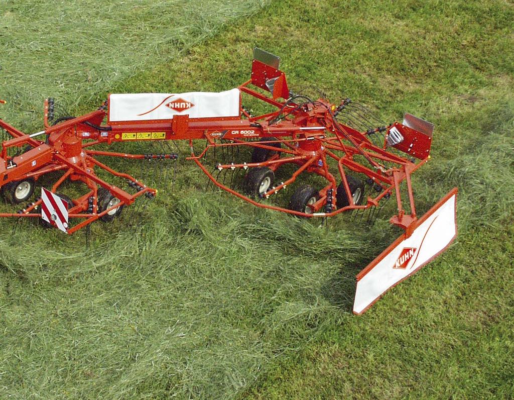 HYDRAULICKÉ ZVEDÁNÍ PODVOZKU Pod každým rotorem a na oji jsou hydraulické válce, které slouží