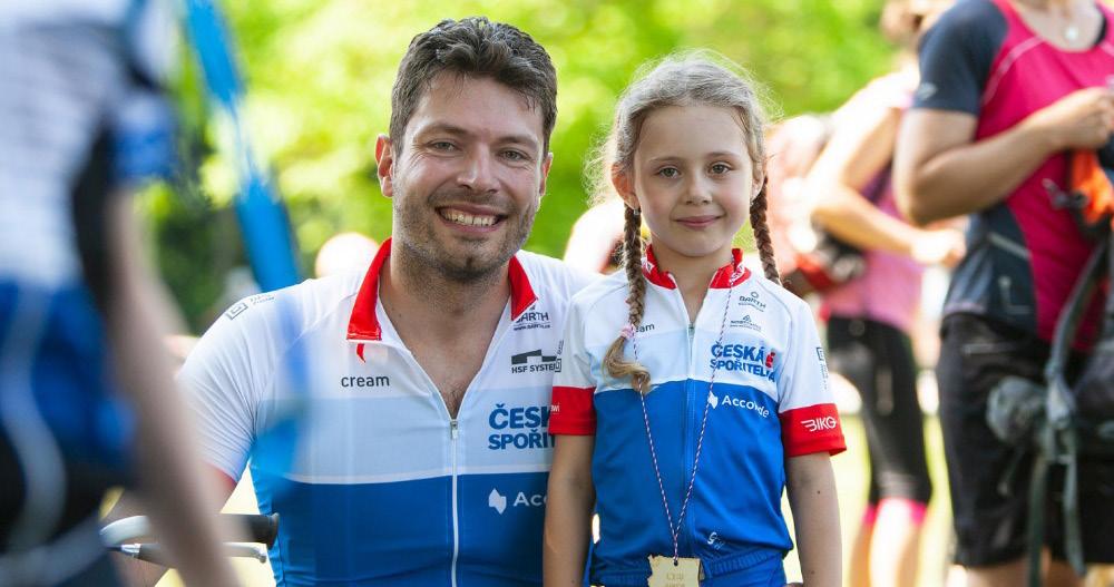 Každý závodník je povinen, v případě potřeby, poskytnout první pomoc závodníku, který se zranil a jednat tak, aby se o skutečnosti dozvěděl co nejdříve pořadatel a mohl na místo přivolat první pomoc.