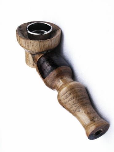 6.3 Inhalační podání Obsah THC v marihuaně se pohybuje mezi 0,5 a 10,0 %. Marihuana se většinou kouří jako tzv. jointy, které mohou obsahovat i tabák pro lepší hoření nebo naředění silné marihuany.