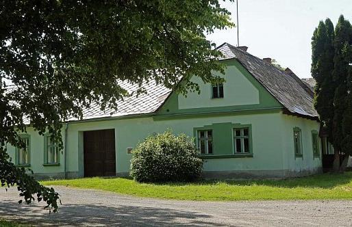 lesa k dodnes stojící hájence na Stříteži.