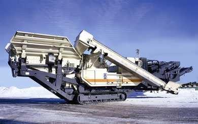 Pohon: Dieselový motor CAT C9, 242 kw při 2100 ot/min a výhradně hydraulický systém Násypka: Objem násypky je 5 m 3 nebo 8 m 3 Podávání, předtřídění a třídění: Hmotnost: Výbava: Transportní rozměry: