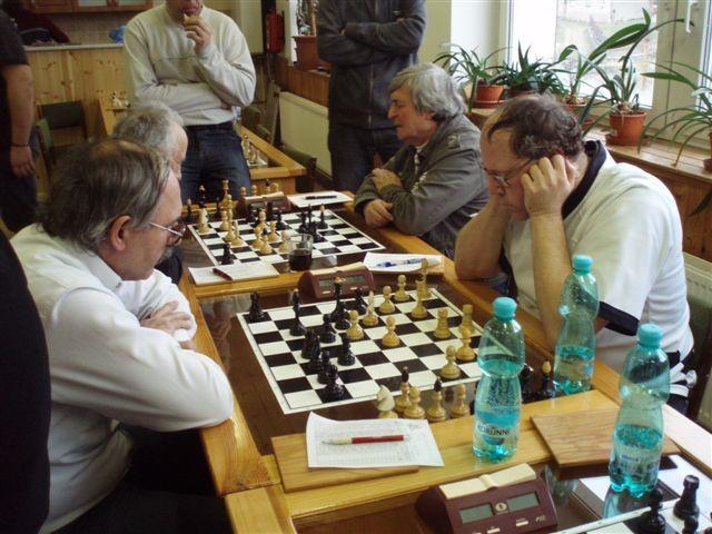 Luboš Ševčík-Stanislav Dočkal před časovkou (Foto a text Stanislav Vémola) Jihomoravský šachový svaz, Zámečnická