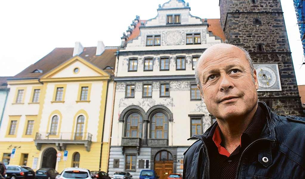 ČÍSLO 37, ROČNÍK VII 12. 10. 2018 Sagvan Tofi Někdy si připadám jakrocková hvězda str.4a5 Společná realitní a advokátní kancelář JURIS REAL,spol. s r.o. ihned vykoupí či zprostředkuje prodej rodinného domu,bytu, chaty,pozemku.