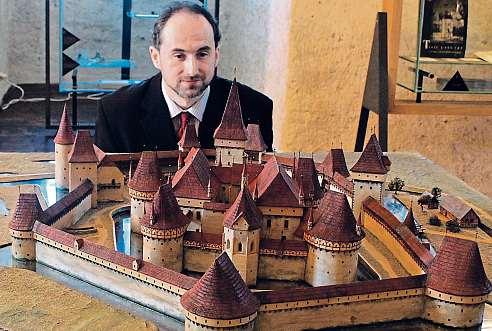 2 12. října 2018 Domažlicko a Klatovsko Senátnevyšel, město ano Michal Janek kandidoval dvakrát,kauza nemocnice starostovi vaz nezlomila LADISLAV VAINDL KLATOVSKO, DOMAŽLICKO Dění kolem komunálních