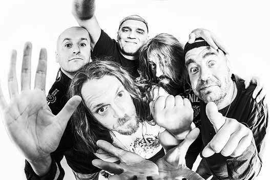 Souboj rebelů Radegast Tour 2016 však není jen o vzpomínkách a nostalgii. Citron představí zbrusu nové písně z alba Rebelie rebelů, Dodo přidá nové věci.