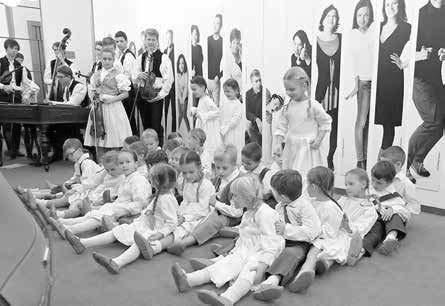 Téma Vánoc se neslo celým sobotním představením. Na pódiu vystoupil například Folklorní soubor Holúbek, Folklorní studio Buchlovice, Klobučan, Kopaničár nebo Olšava.
