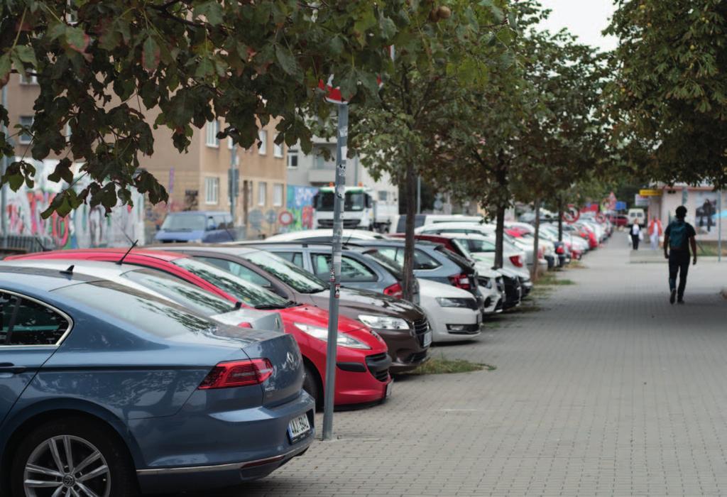 Obecní kurýr 3 Kdo řídí pražskou dopravu? Parkování na konkrétním místě může být vyhrazeno např. automobilům tělesně postižených.
