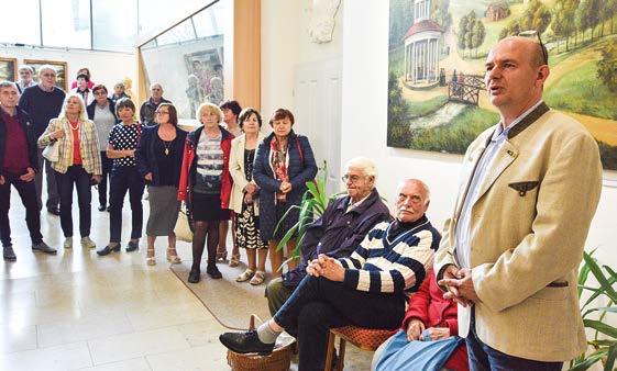 Jedna z jejích realizátorů Marie Plešáková, která po úvodních slovech ředitele Jaromíra Bartoše celou výstavou provázela, přiblížila čtenářům podrobnosti.