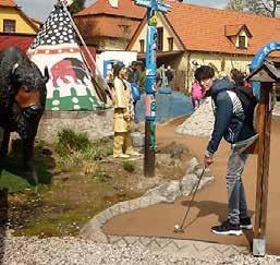 Naše cesta ale do kláštera nevedla. Naším cílem byl Fantasy Golf, areál plný překvapení.