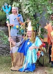 Ubytovali jsme se v kempu U Vikinga, kde jsme měli zajištěnu také bohatou stravu. Hlavní náplní ale byla řeka, kterou jsme během tří krásných dnů pokořili.