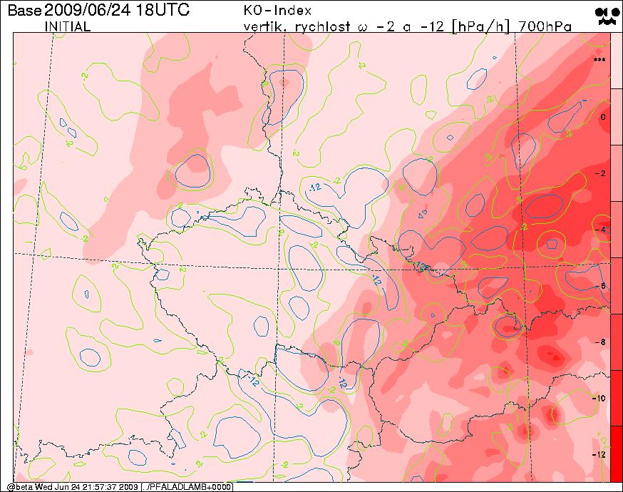 Obr. 1.5 - KO-index vyjadřující míru instability vzduchu (barevná škála) a vertikální rychlosti v hladině 700 hpa (izolinie) podle analýzy numerického předpovědního modelu ALADIN.