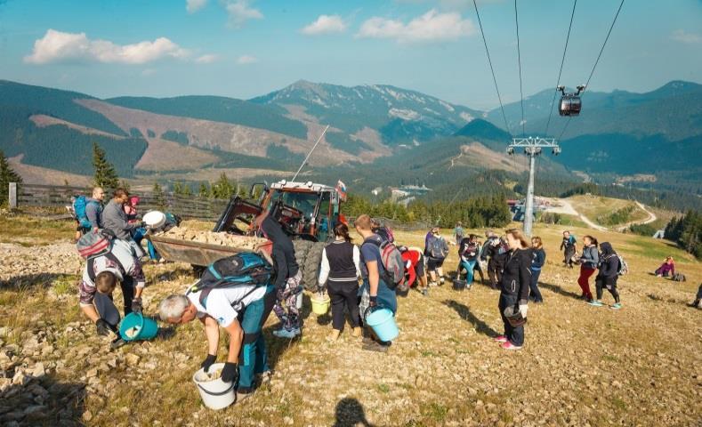 Slovensko Spolupráca s OOCR Región Vysoké Tatry Ľadový dóm na Hrebienku v štýle spišskej gotiky, 90 ton ľadu, 8