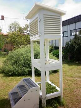 Pro předmět meteorologie je na pozemku nainstalována v prostoru botanické zahrady moderní meteorologická budka s digitálními měřicími přístroji.