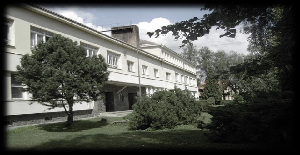 ZŠ gen. Heliodora Píky a MŠ Štítina Obecná škola byla ve Štítině založena v roce 1851. Vyučovalo se ve starém zámku a v lihovaru. Učitelé byli z Mokrých Lazců. Od roku 1870 se vyučovalo v domě č. 68.