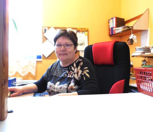 Povídání u okénka v jídelně S paní Stonjekovou se setkáváme všichni u okénka při placení obědů nebo když si zapomeneme čip pro vydání jídla. Co vše má ale na starosti? ROZHOVOR 3.