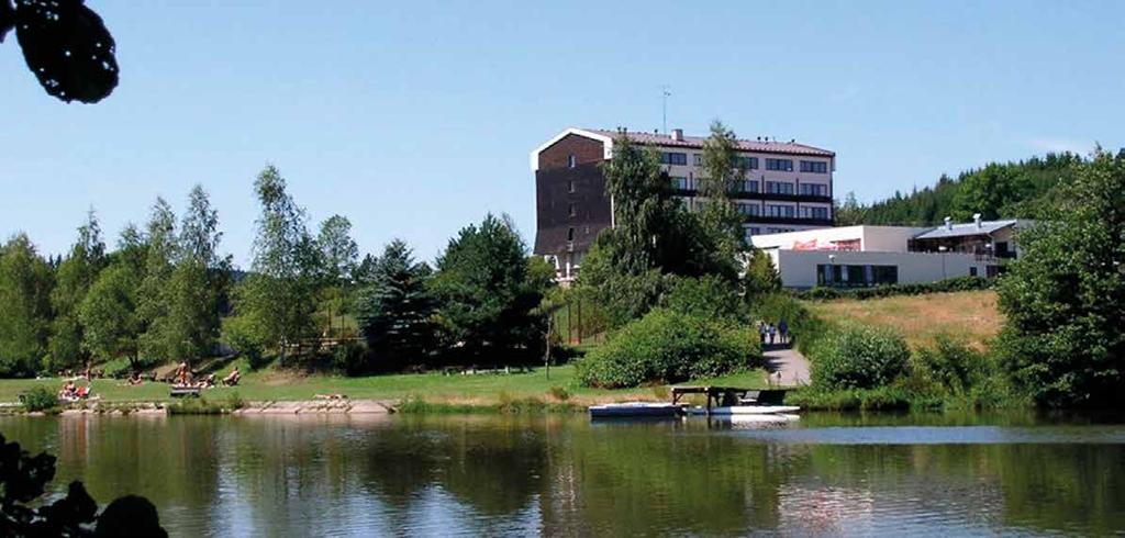Hotel Skalský Dvůr 8 *** zdarma zdarma ne ne Hotel Skalský Dvůr je stuován v kldném a malebném zákoutí Českomoravské vysočny, ekologcky nejčstší oblast ČR, téměř ve středu republky, v těsné blízkost