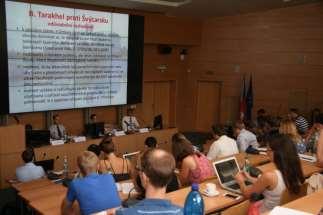 v Kroměříži třídenní forma a dále pak v Brně a Praze jednodenní forma. Jednalo se následující semináře. Ochrana životního prostředí (11. 13.