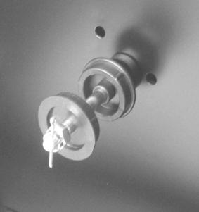 elektromagnetické záření. Velká pozornost musí být též kladena na to, aby uzemnění svařovaného materiálu, nezvyšovalo nebezpečí úrazu.