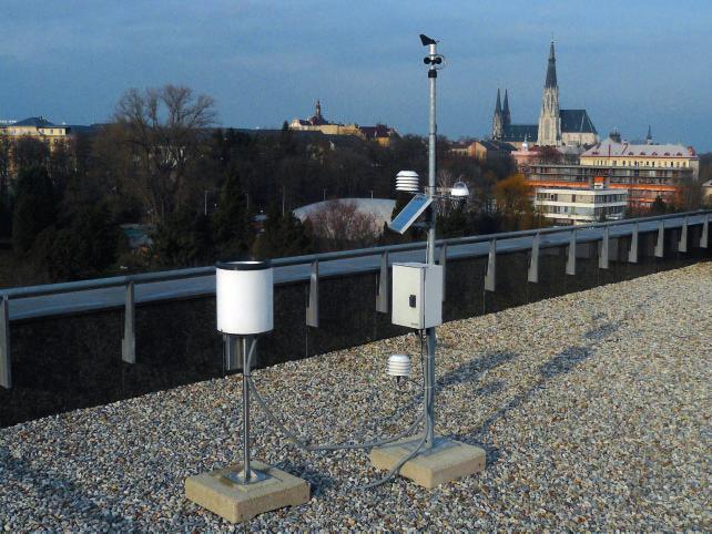 5. ZÁVĚR Příspěvek přináší ucelený pohled jak na historii, tak i současný stav meteorologických měření a pozorování na území okresu Olomouc a zejména samotného města Olomouce.