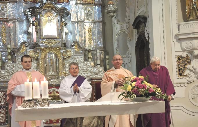 V basilice sloužil mši svatou P. Bohuslav Švehla, koncelebrovali redemptoristé P. David Horáček a P. Stanislav Muzikář, evangelium četl jáhen Josef Jonáš.