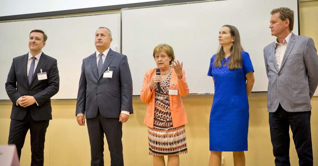 Uvítaní účastníků, zleva: Ondřej Carda, moderátor, Jiří Sukop, náměstek hejtmana Zlínského kraje, Pavla Břusková,