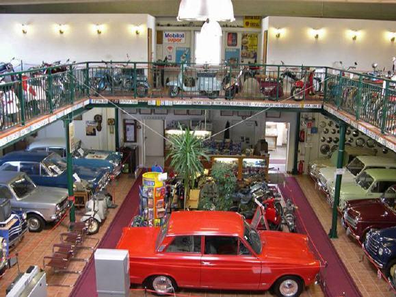 Muzeum automobilových veteránů ve Villachu - muzeum historických automobilů, motocyklů, kol a dalších dopravních prostředků na 1000 m2-240 exponátů z období 1927-1990 - každý den v 17.