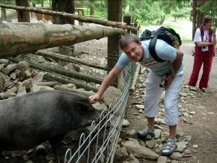 Stádo jelenů, daňci, mufloni, kozorozi, kamzíci, divoká prasata, mývalové, tetřevi a další zvířata jsou stálými obyvateli tohoto parku. Součástí je i rybí muzeum a výstava Kanadská divočina.