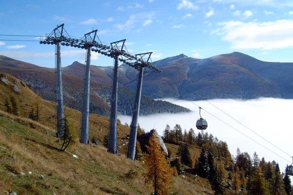 Výlet lanovkou Brunnachbahn (Bad Kleinkirchheim) Lanovkou Brunnachbahn se dostanete až do výšky 2.100 m.