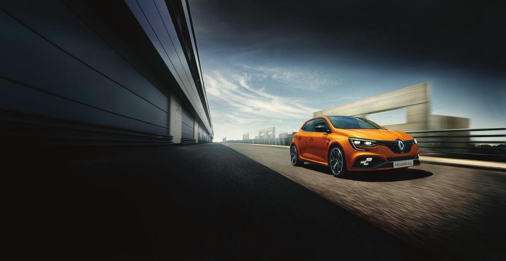 Objavte Nový Renault MEGANE R.S. na www.renault.sk/megane-rs Obsahu tejto publikácie, jej presnosti a aktuálnosti k dátumu tlače sme venovali maximálnu pozornosť.