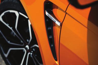 Šport zakódovaný v génoch Výrazný pretekársky dizajn Nového Renault MEGANE R.S. dáva tušiť vysoké výkony a pokročilé technológie.