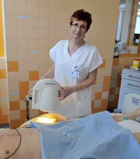 Přehled současného stavu poznání Barva výrobku je zvolena čistě bílá, vhodná do lékařského prostředí. Doplňuje ji několik tmavošedých detailů na stojanu, které jsou vítaným zpestřením.