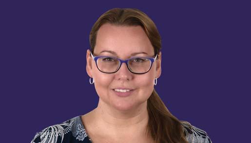 rozhovor Další rozhovory máme i na Facebooku rodinu mám ještě čas Je skutečně zákulisí českého showbyznysu rozdělené na partičky, jejichž členové si navzájem přihrávají kšefty a současně intrikují