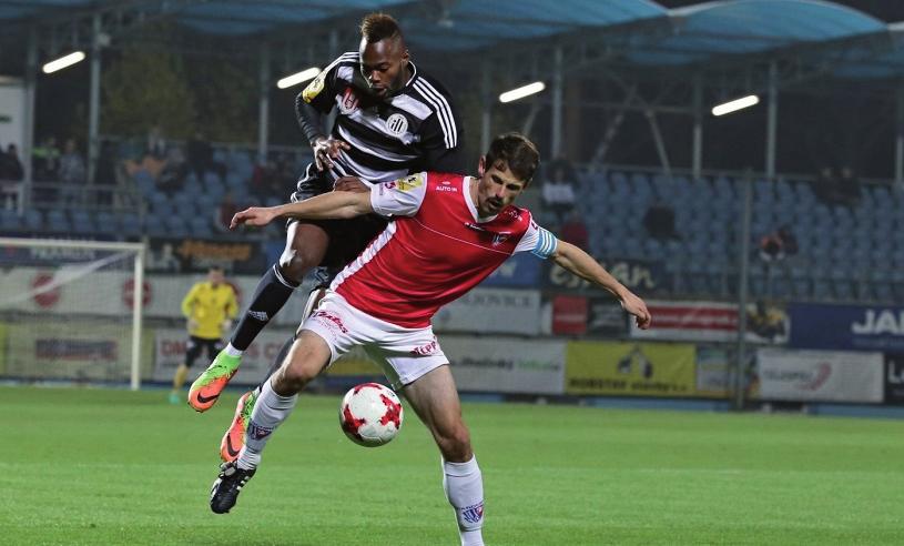 .) a v Moldavsku (..). V nominaci je i pardubický odchovanec - gólman Jan Stejskal, (FC Hradec Králové), který hostuje ve třetiligovém Převýšově. HOKEJBAL PONDĚLÍ.