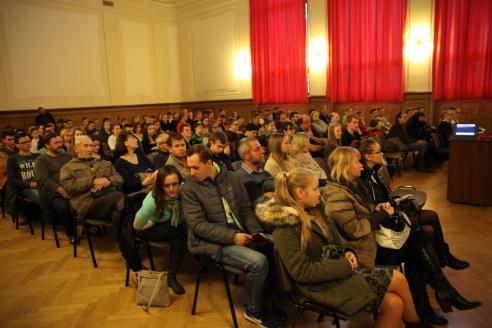 Fyzikální semináře pro gymnazisty Na konci loňského roku a začátku roku letošního se v Centru AdMaS uskutečnil druhý ročník fyzikálních seminářů pro studenty gymnázií.
