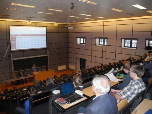Družicové metody v geodézii a katastru Ve stejný den, a to 2.2.2017 se konal i seminář družicových metod. Jednalo se o již 20.ročník před 20 lety běžný občan ještě netušil, že GPS existuje.