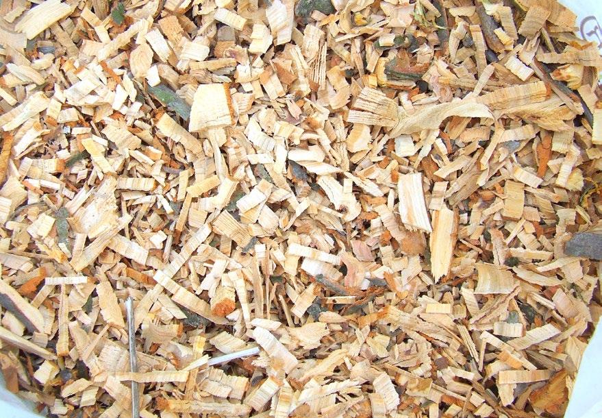 b) Kompostujme a směšujme všechny materiály Základním předpokladem pro dobrý rozklad je vyvážené mísení materiálů. Do kompostéru bychom je neměli dávat jen tak bezhlavě.