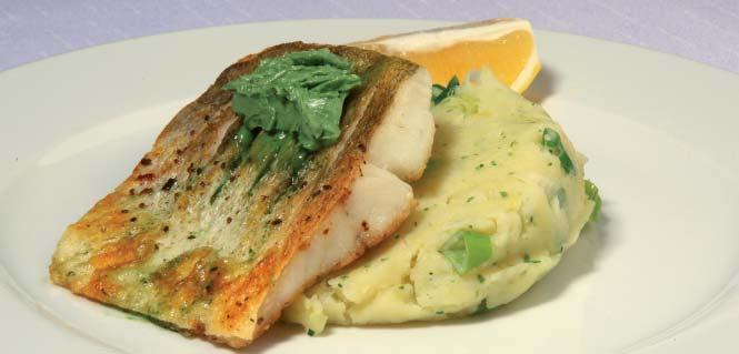 ROMAN RŮŽIČKA Přímo před zraky hostů lázeňské restaurace Harmonie šéfkuchař Luděk Cibulka předvede, jak rybu kompletně zpracovat.