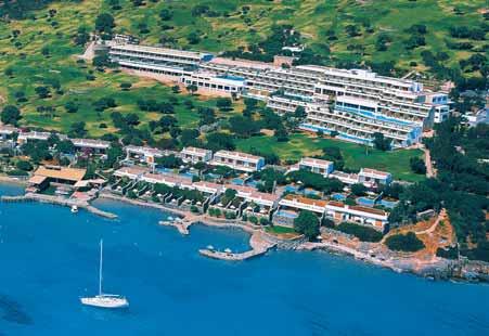 KRÉTA 20 Elounda 21 PORTO ELOUNDA DE LUXE RESORT ***** Luxusní hotelový komplex je postavený v typickém ostrovním stylu na okraji městečka